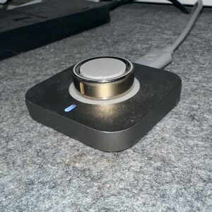 Oura Ring gen 4 SIZE 8 Gold with Charging Dock